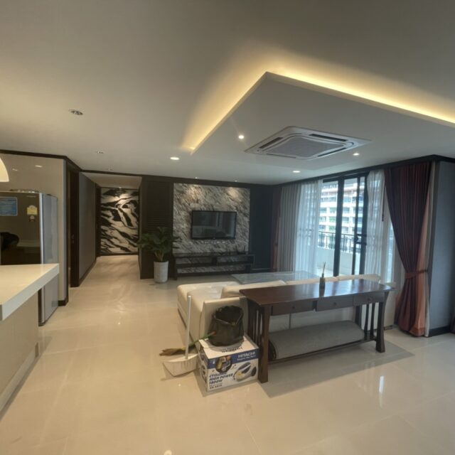 M053 芭堤雅市区 精装修舒适便利公寓 2房3卫 150平 总价 670万泰铢