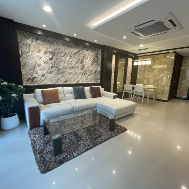 M054 芭堤雅市区 精装修舒适便利公寓 1房2卫 98平 总价 450万泰铢
