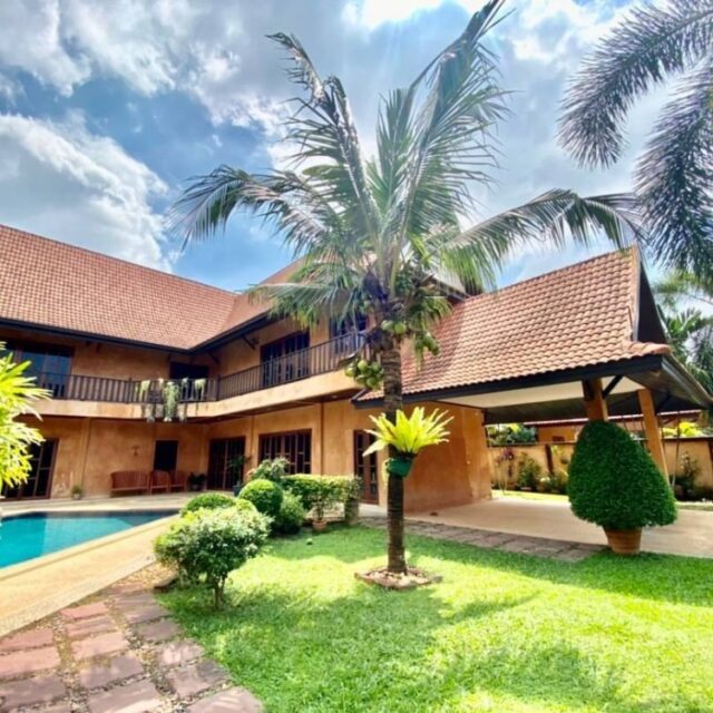 B015 芭堤雅东区 的泰式巴厘岛风格别墅 4房4卫 872平 总价 1690万泰铢