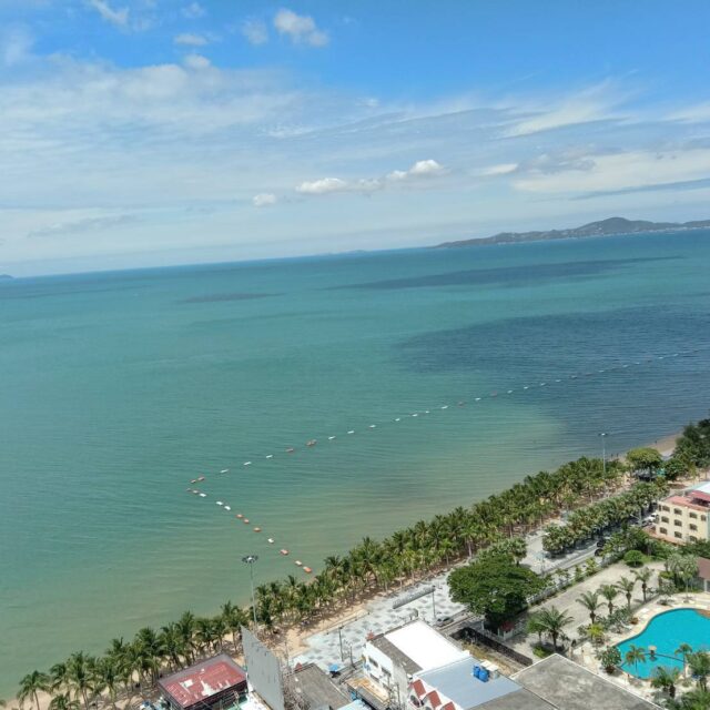M032 芭堤雅中天区 开间海景公寓 50平 总价 320万泰铢