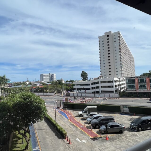 M043 芭堤雅中天区 Rimhaad Jomtien 公寓 2房1卫 54平 总价 189万泰铢