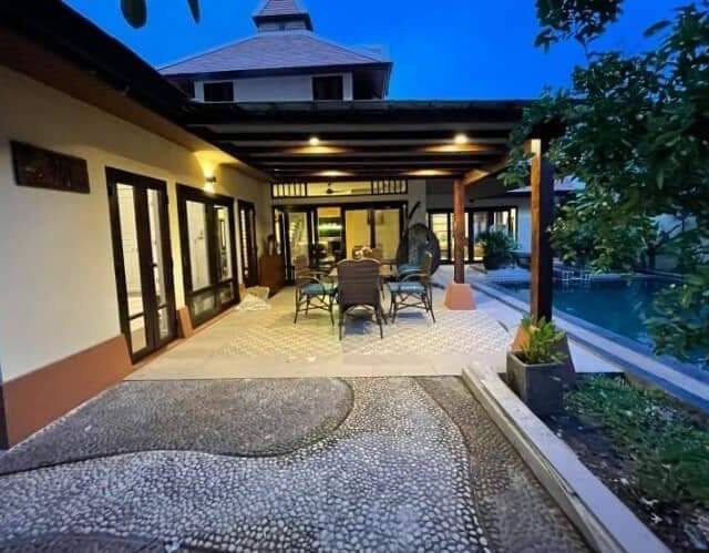 R005 Pattaya South For Rent Thai Style Pool Villa 3 bedrooms and 4 bathrooms 500 square meters Rental price 80,000 baht/month