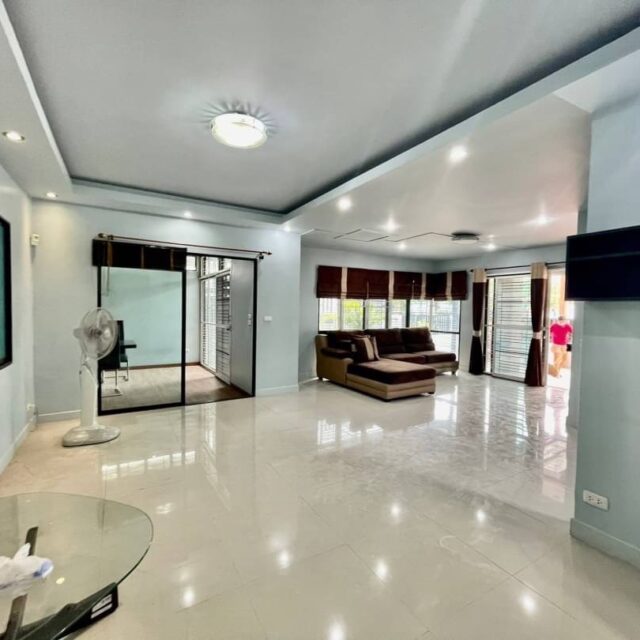 R018 Pattaya North Safe Community Comfort House 3 bedroom 216 sqm Rental price 28000 baht