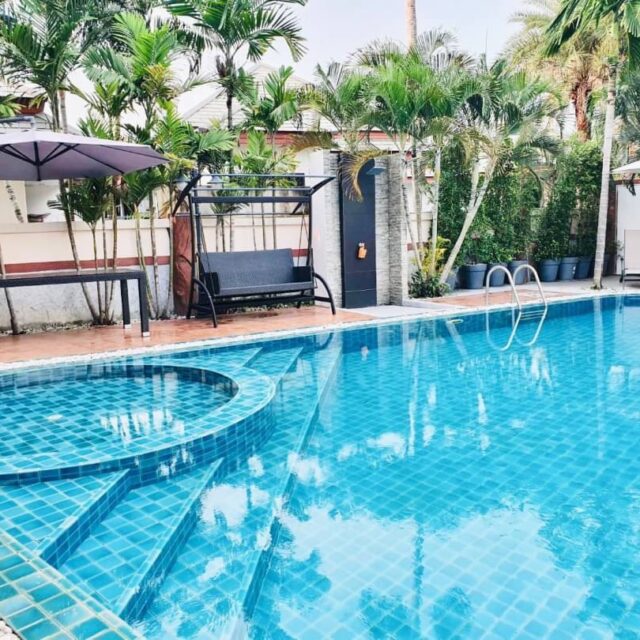 R021 Pattaya East Detached double-storey villa with large pool 5 bedroom 456sqm 58000 baht