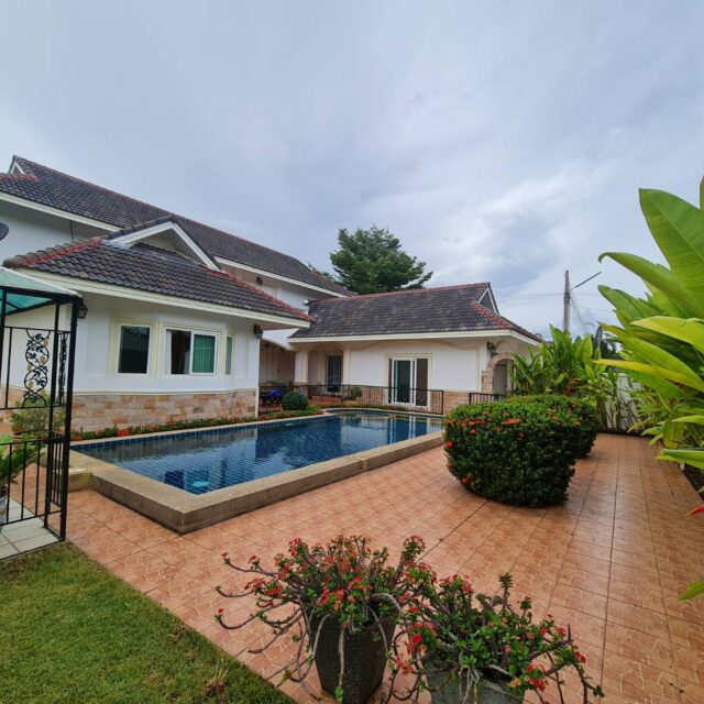 R024 Pattaya East Detached double storey pool villa 4 bedroom 616 sqm 75000 baht