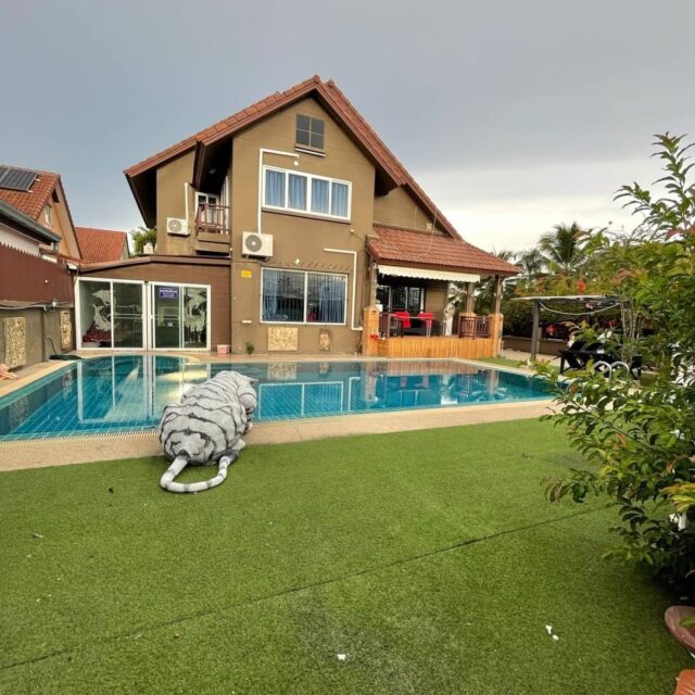 R031 Pattaya East Pool Villa 4 bedroom 45000 baht