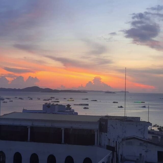 R047 Pattaya City Centric Sea Condo 2 bedroom 2 bathroom 66SQM Rental Price 32000 baht