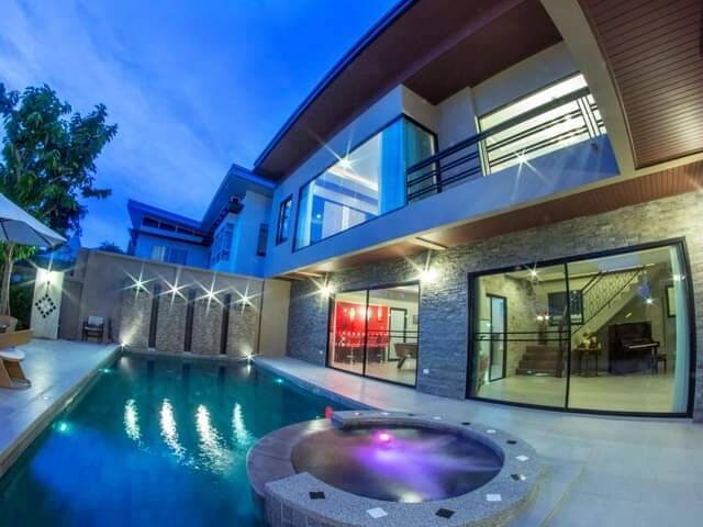 R006 Pattaya Huay Yai Double Storey Pool Villa For Rent 5 bedrooms 135000 baht