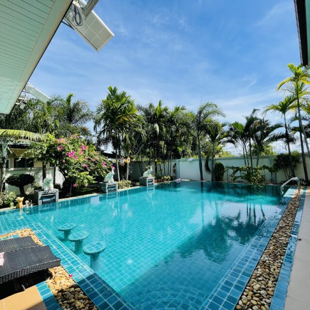 R058 Pattaya East Private Pool Villa 4 bedroom 4 bathroom Rental Price 60000 baht