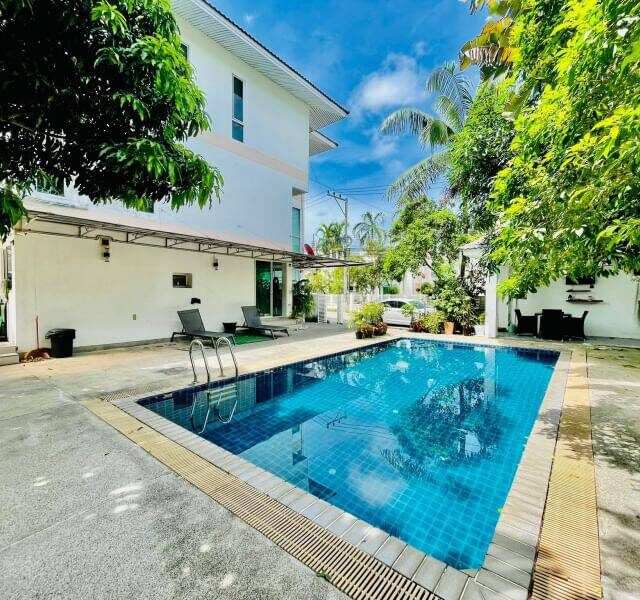 R063 Pattaya East 3 Storey Private Pool Villa 3 bedroom 4 bathroom Rental Price 48000 baht