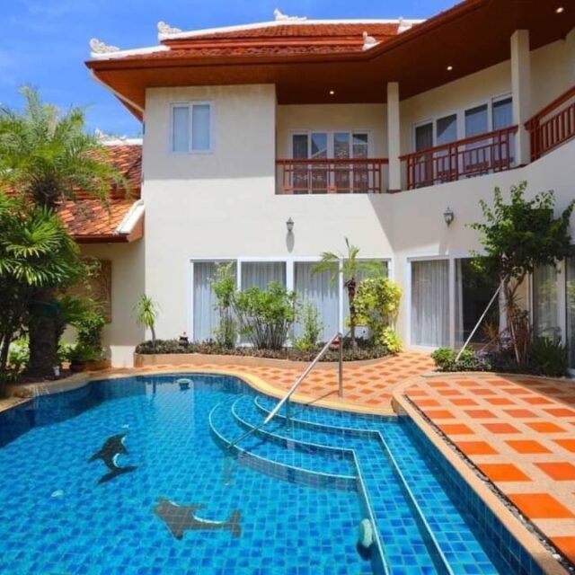 R093 Pattaya Pratamnak Double Storey Villa 3 bedroom 4 bathroom 400SQM Rental Price 160000 baht